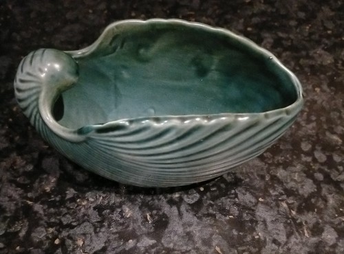 Bretby nautilus shell posy - bretby,